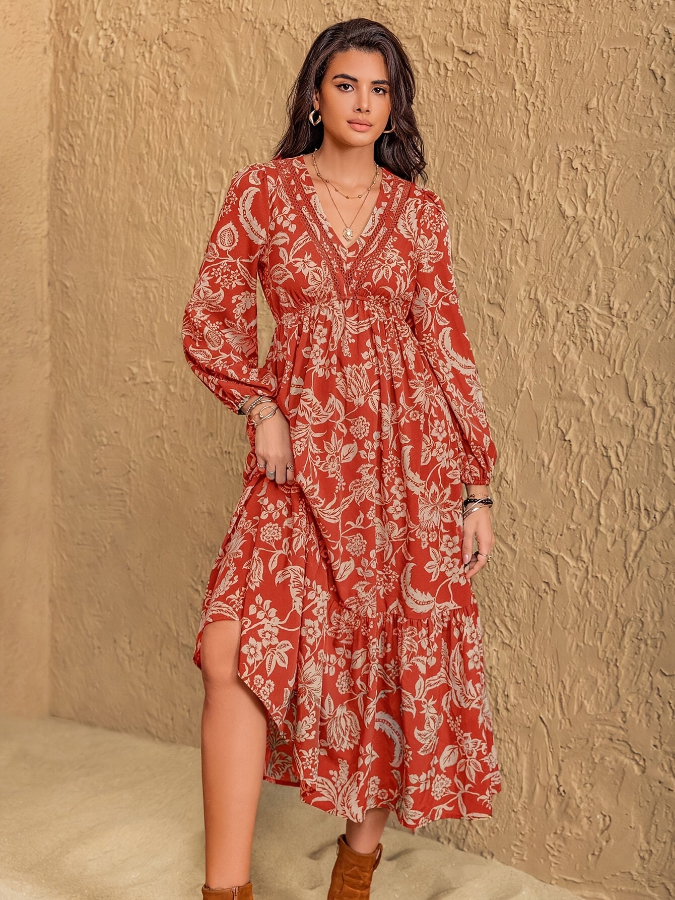 Jolande | Bohemien Jurk Met Tropische Print En Lange Mouwen