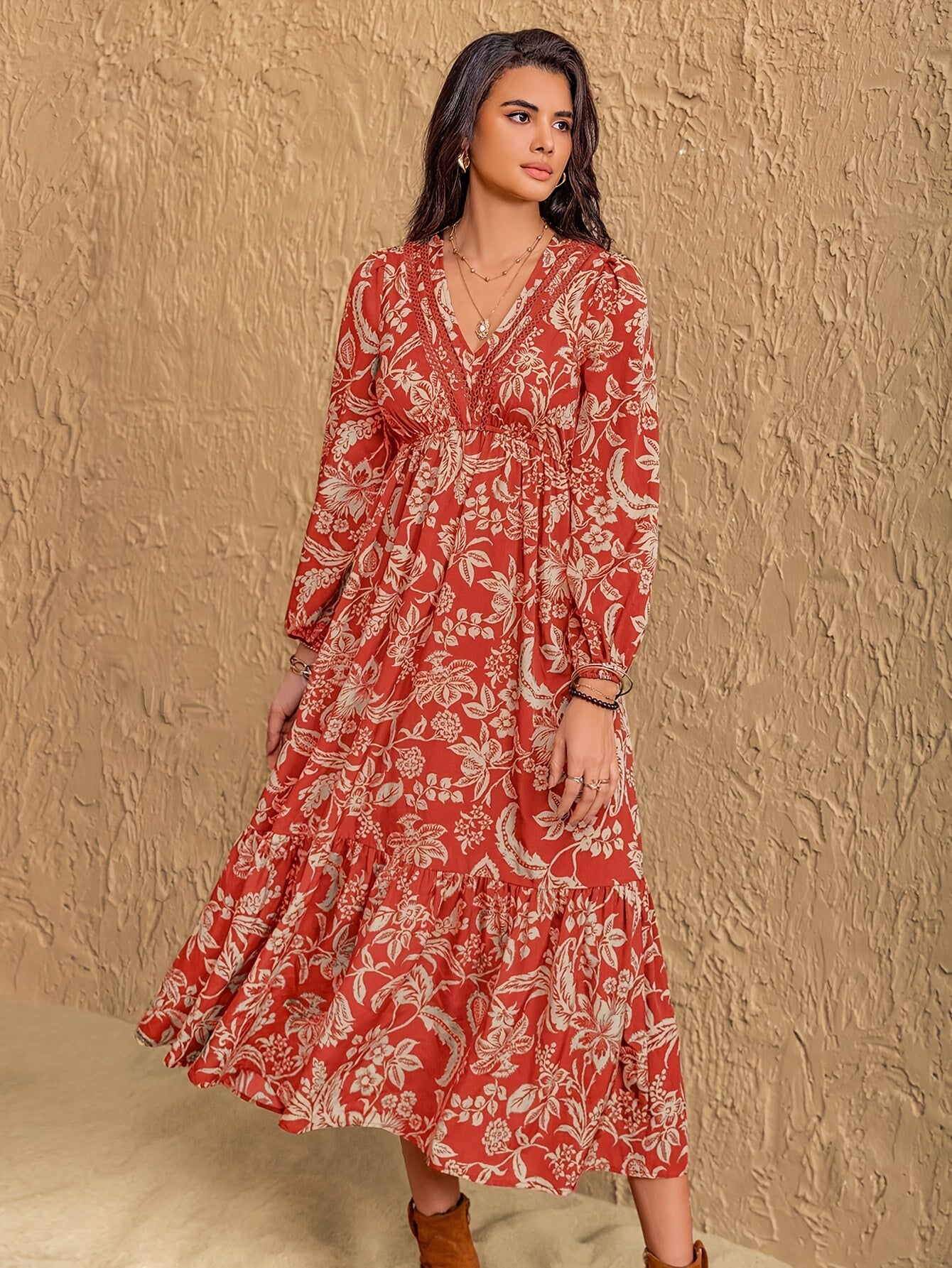 Jolande | Bohemien Jurk Met Tropische Print En Lange Mouwen